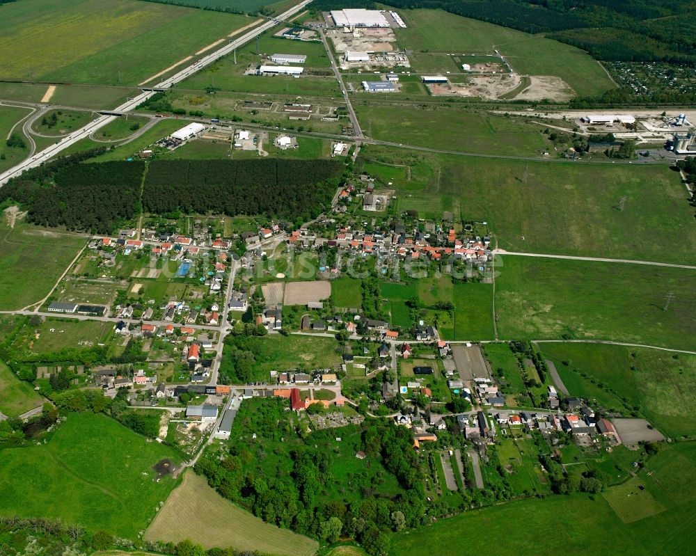 Luftaufnahme Buro - Dorfkern am Feldrand in Buro im Bundesland Sachsen-Anhalt, Deutschland