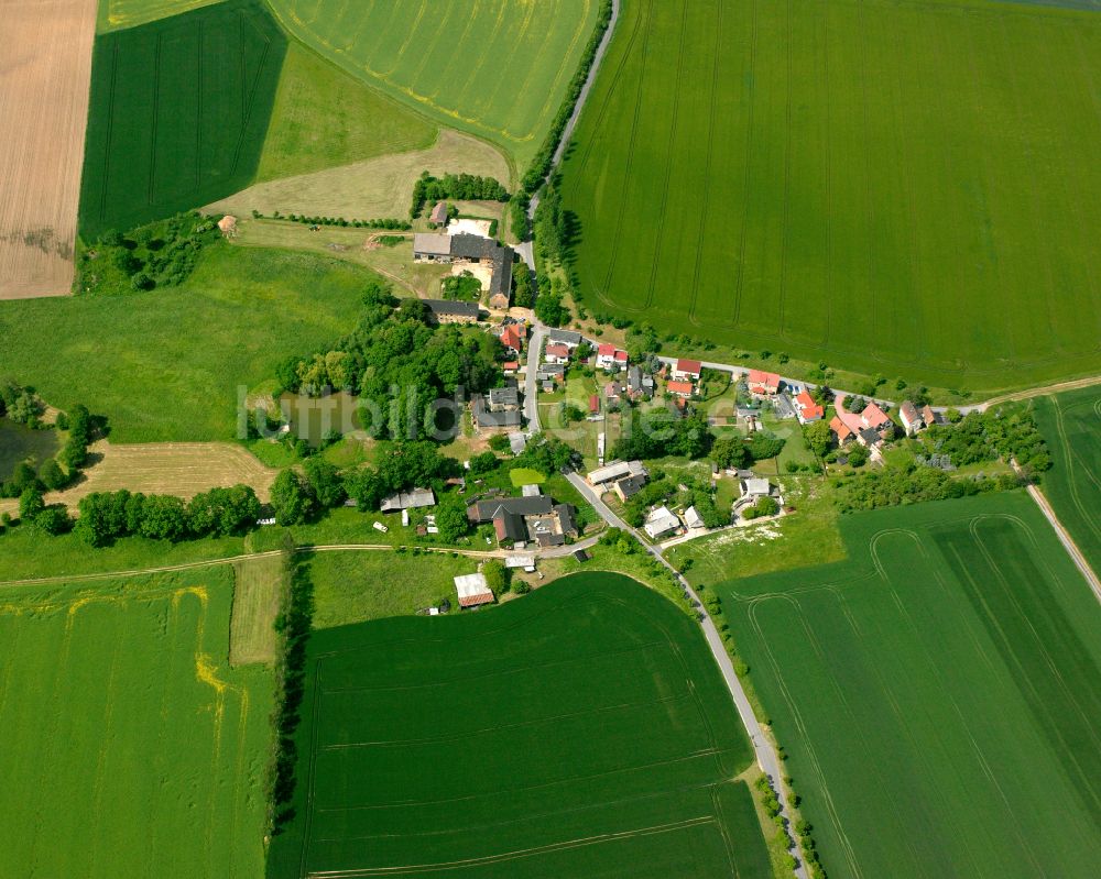 Caasen von oben - Dorfkern am Feldrand in Caasen im Bundesland Thüringen, Deutschland