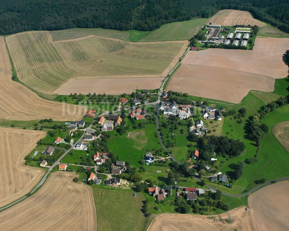 Carsdorf von oben - Dorfkern am Feldrand in Carsdorf im Bundesland Sachsen, Deutschland