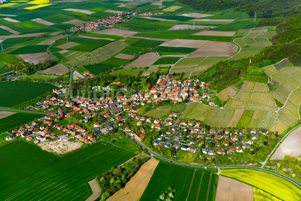 Luftaufnahme Castell - Dorfkern am Feldrand in Castell im Bundesland Bayern, Deutschland