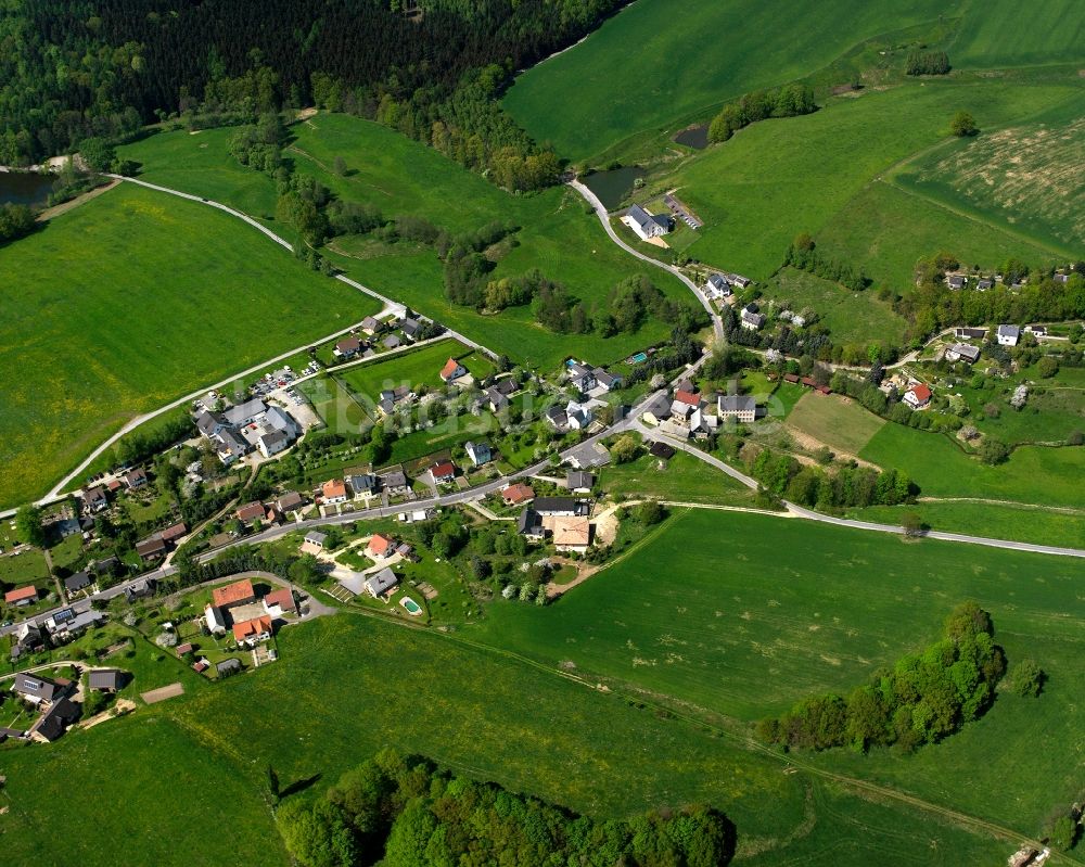 Chursdorf von oben - Dorfkern am Feldrand in Chursdorf im Bundesland Sachsen, Deutschland