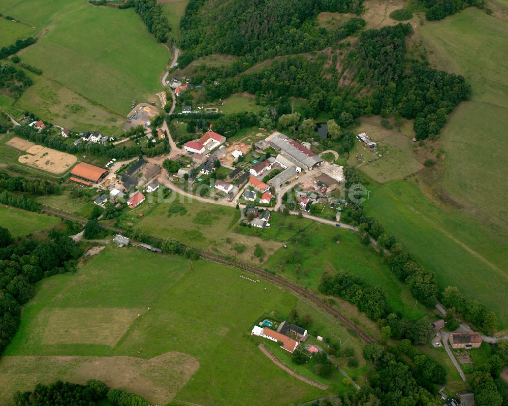 Collis von oben - Dorfkern am Feldrand in Collis im Bundesland Thüringen, Deutschland