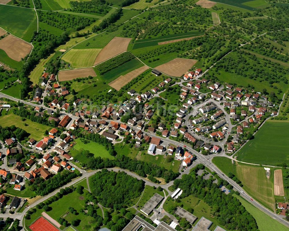 Luftbild Cottenweiler - Dorfkern am Feldrand in Cottenweiler im Bundesland Baden-Württemberg, Deutschland