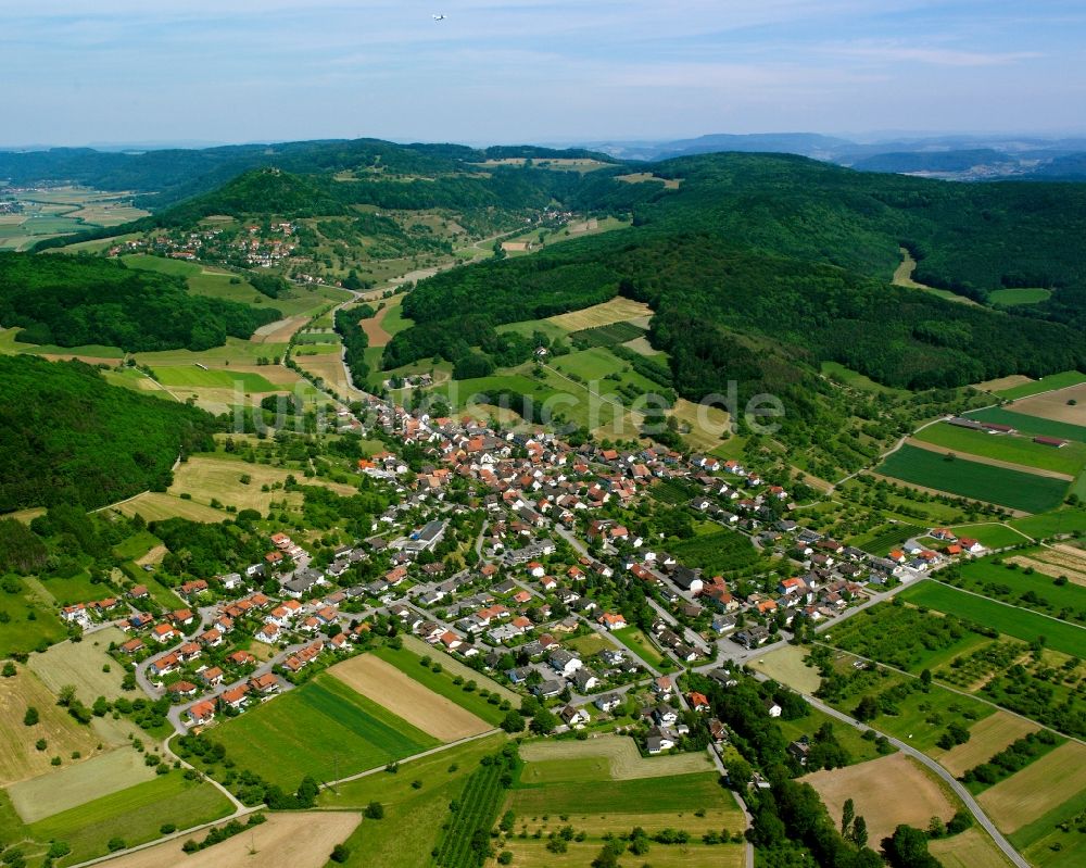 Dangstetten aus der Vogelperspektive: Dorfkern am Feldrand in Dangstetten im Bundesland Baden-Württemberg, Deutschland