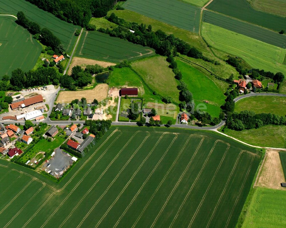 Dankelshausen von oben - Dorfkern am Feldrand in Dankelshausen im Bundesland Niedersachsen, Deutschland