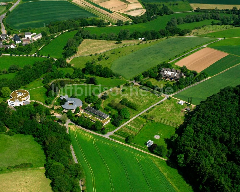 Dauborn aus der Vogelperspektive: Dorfkern am Feldrand in Dauborn im Bundesland Hessen, Deutschland