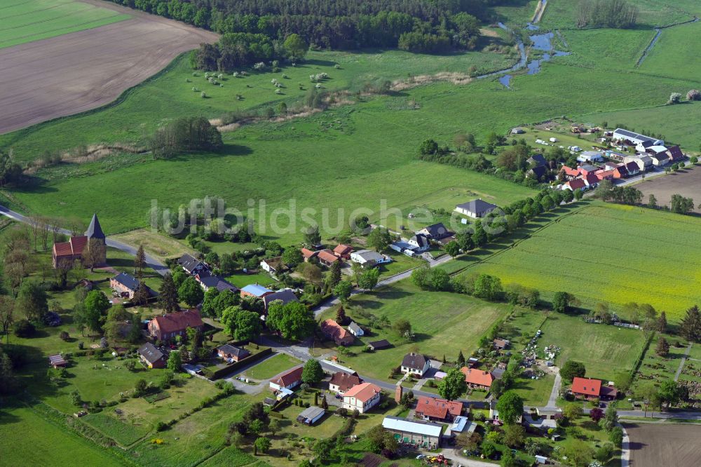 Luftbild Döbbersen - Dorfkern am Feldrand in Döbbersen im Bundesland Mecklenburg-Vorpommern, Deutschland