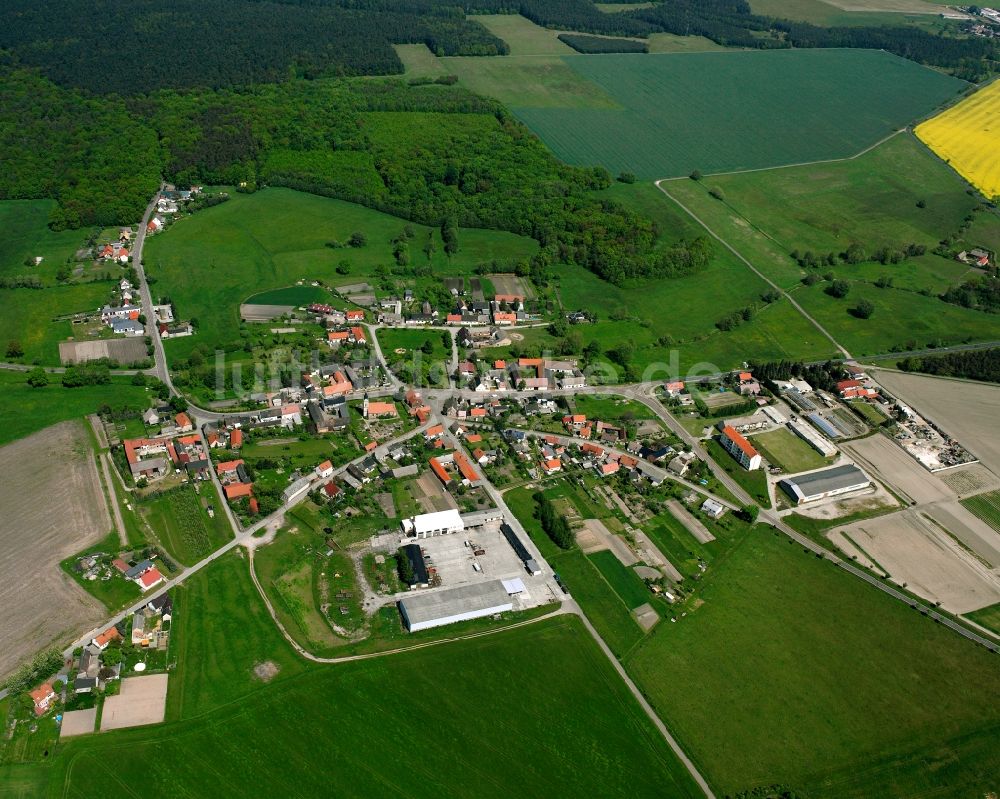 Düben von oben - Dorfkern am Feldrand in Düben im Bundesland Sachsen-Anhalt, Deutschland