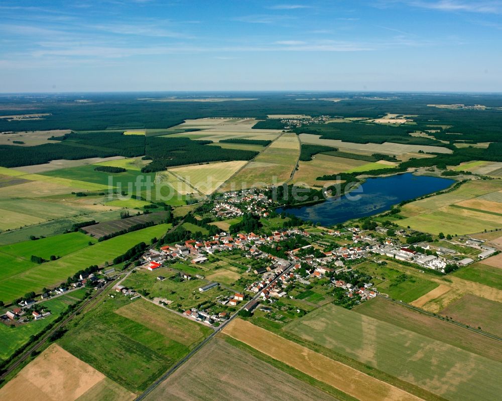 Luftaufnahme Deetz - Dorfkern am Feldrand in Deetz im Bundesland Sachsen-Anhalt, Deutschland