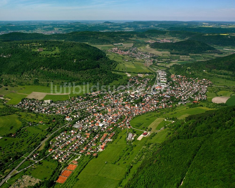 Luftaufnahme Deggingen - Dorfkern am Feldrand in Deggingen im Bundesland Baden-Württemberg, Deutschland