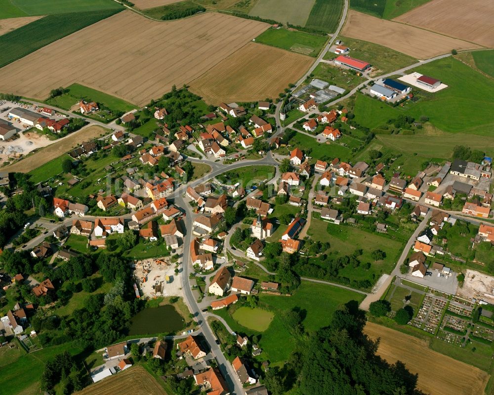 Dentlein am Forst aus der Vogelperspektive: Dorfkern am Feldrand in Dentlein am Forst im Bundesland Bayern, Deutschland