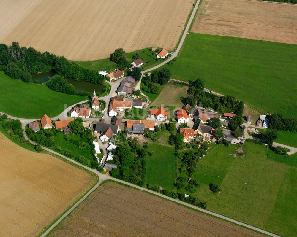 Dühren aus der Vogelperspektive: Dorfkern am Feldrand in Dühren im Bundesland Bayern, Deutschland