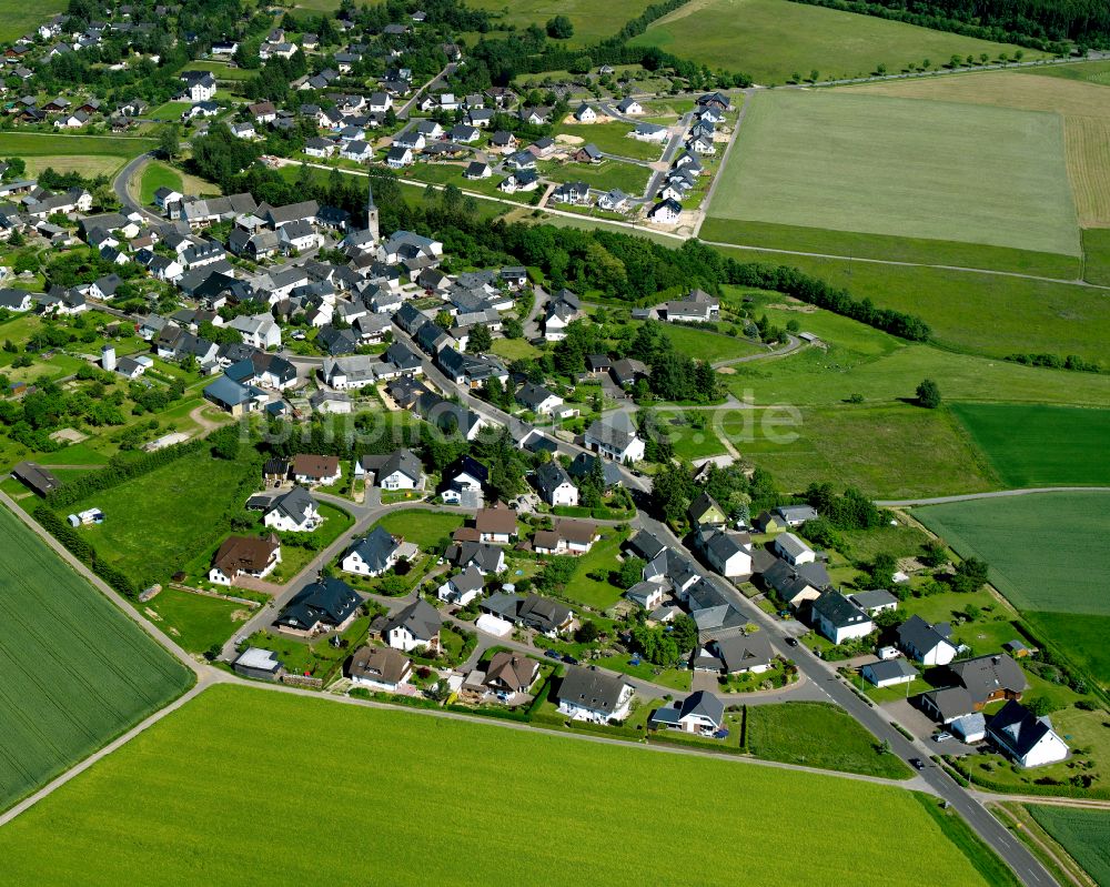 Dichtelbach von oben - Dorfkern am Feldrand in Dichtelbach im Bundesland Rheinland-Pfalz, Deutschland