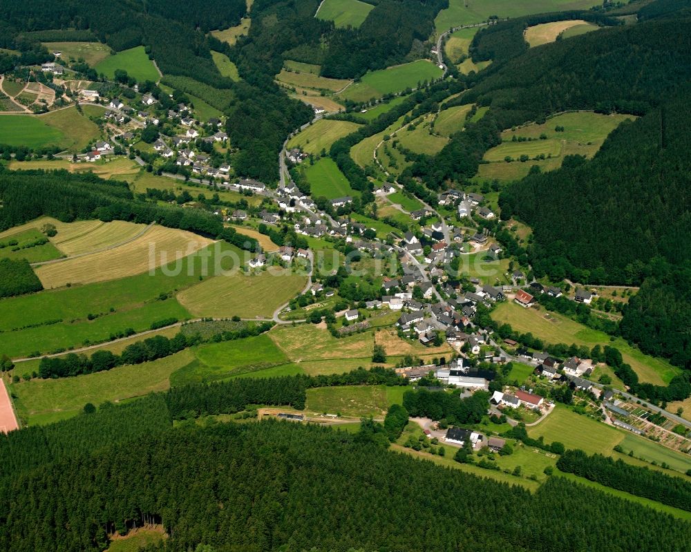 Luftaufnahme Diedenshausen - Dorfkern am Feldrand in Diedenshausen im Bundesland Nordrhein-Westfalen, Deutschland