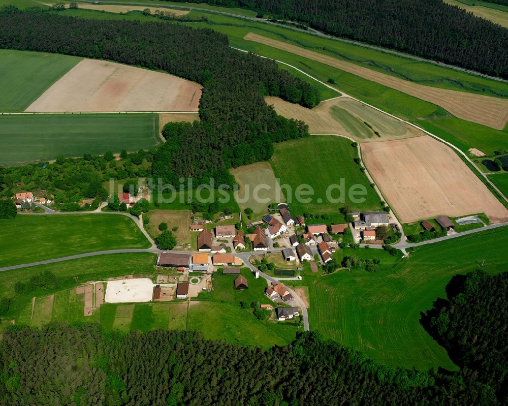 Dietenhofen aus der Vogelperspektive: Dorfkern am Feldrand in Dietenhofen im Bundesland Bayern, Deutschland