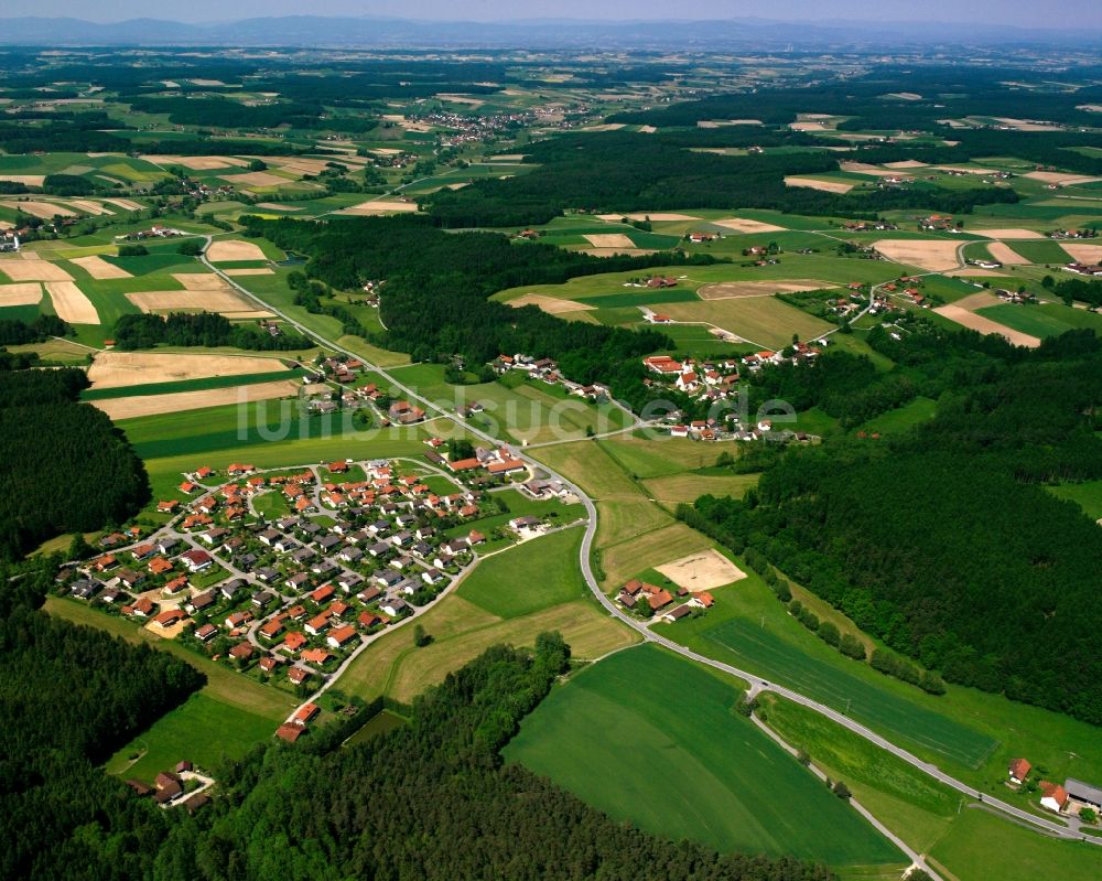 Dietersburg von oben - Dorfkern am Feldrand in Dietersburg im Bundesland Bayern, Deutschland