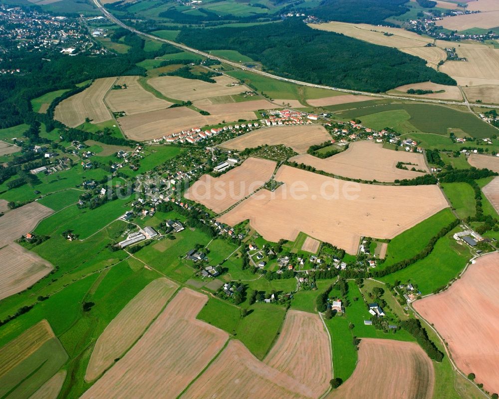 Dittersbach aus der Vogelperspektive: Dorfkern am Feldrand in Dittersbach im Bundesland Sachsen, Deutschland