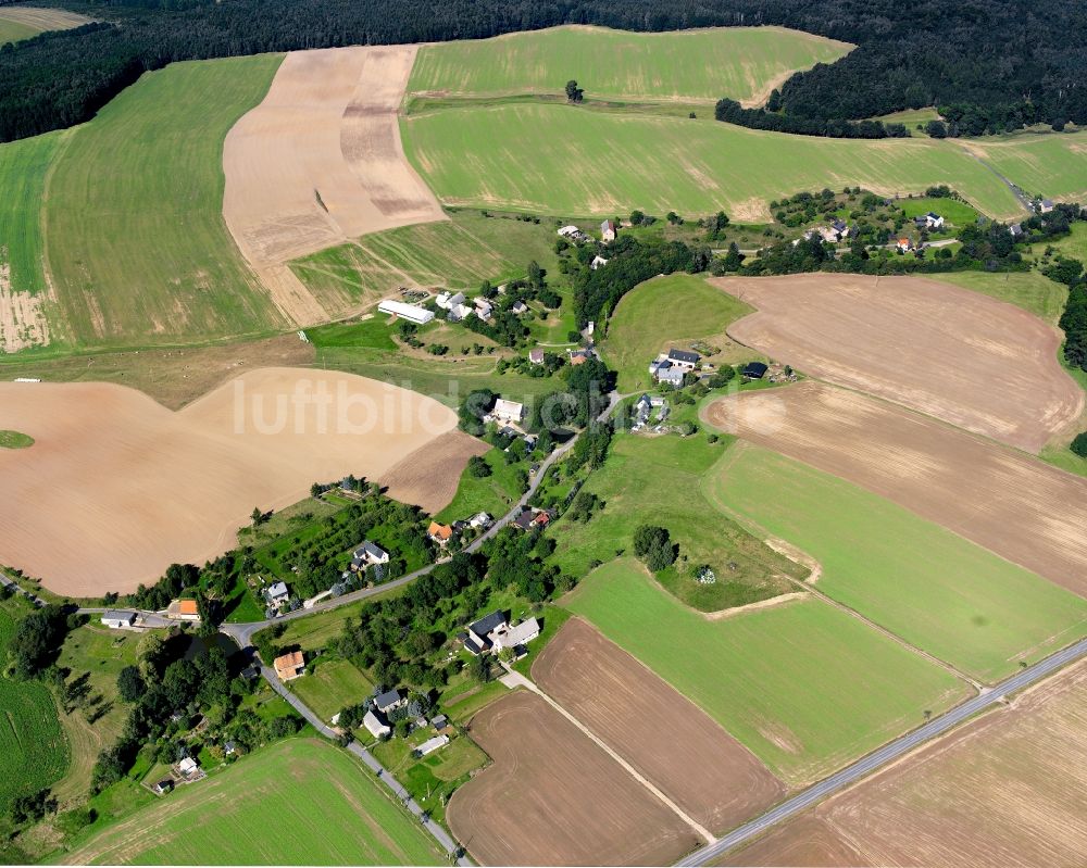 Dittersdorf aus der Vogelperspektive: Dorfkern am Feldrand in Dittersdorf im Bundesland Sachsen, Deutschland