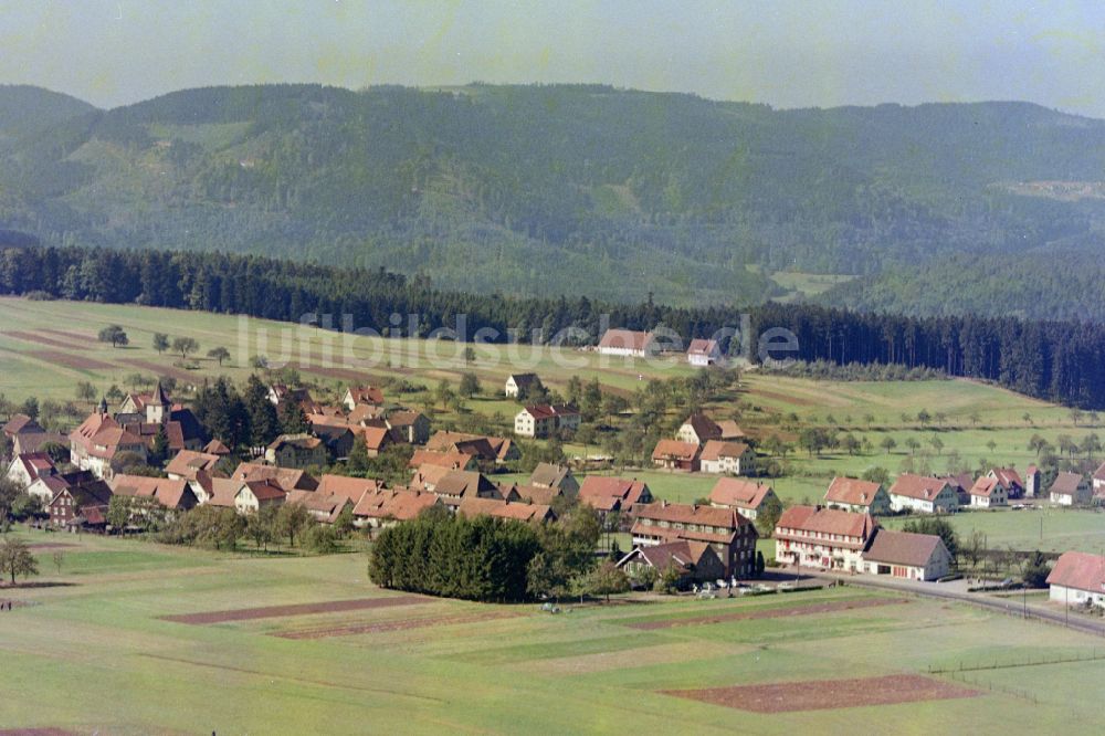 Dobel von oben - Dorfkern am Feldrand in Dobel im Bundesland Baden-Württemberg, Deutschland