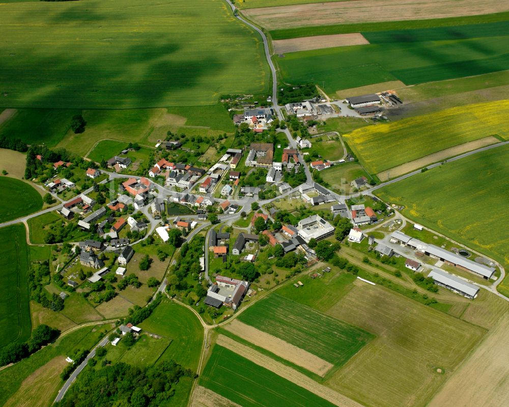 Dobia von oben - Dorfkern am Feldrand in Dobia im Bundesland Thüringen, Deutschland