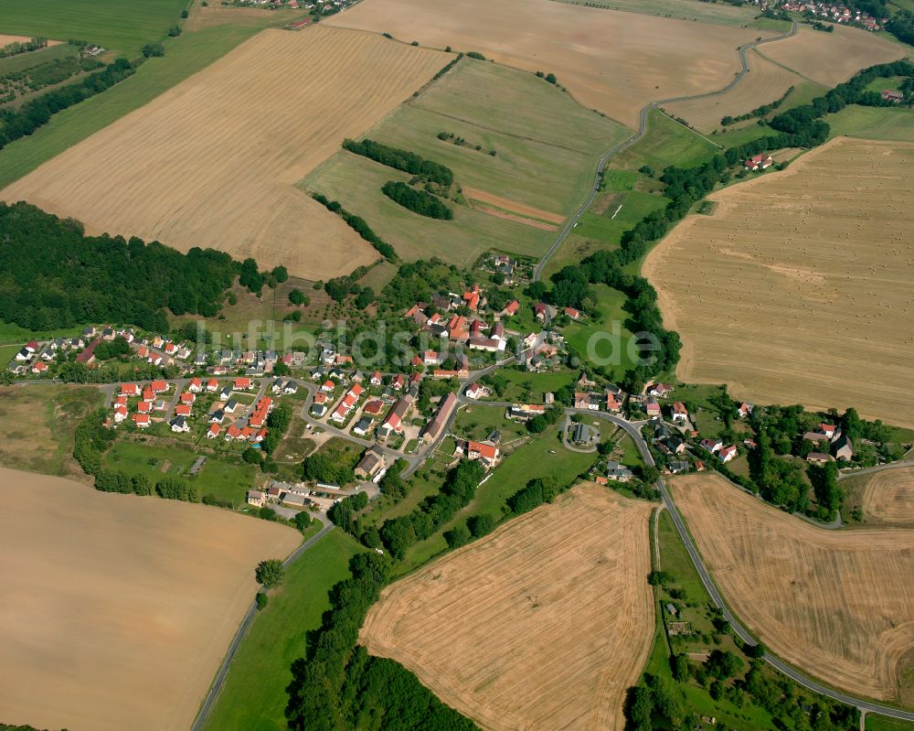 Dorna von oben - Dorfkern am Feldrand in Dorna im Bundesland Thüringen, Deutschland