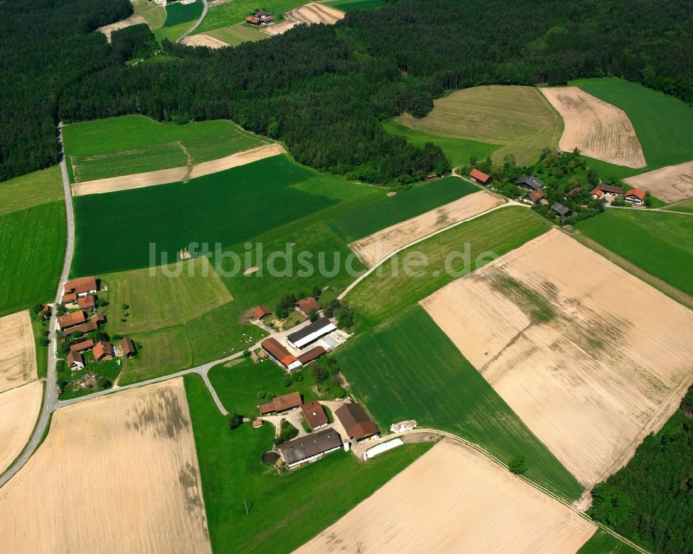 Drahtholzen von oben - Dorfkern am Feldrand in Drahtholzen im Bundesland Bayern, Deutschland