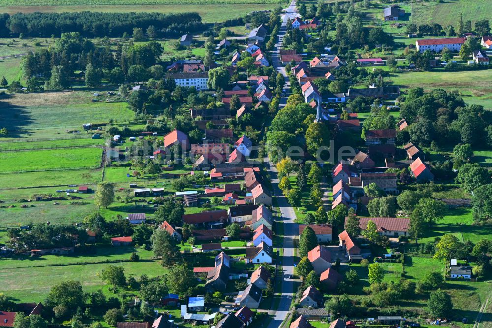 Luftaufnahme Dranse - Dorfkern am Feldrand in Dranse im Bundesland Brandenburg, Deutschland