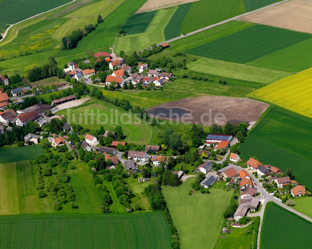 Dürnau aus der Vogelperspektive: Dorfkern am Feldrand in Dürnau im Bundesland Baden-Württemberg, Deutschland