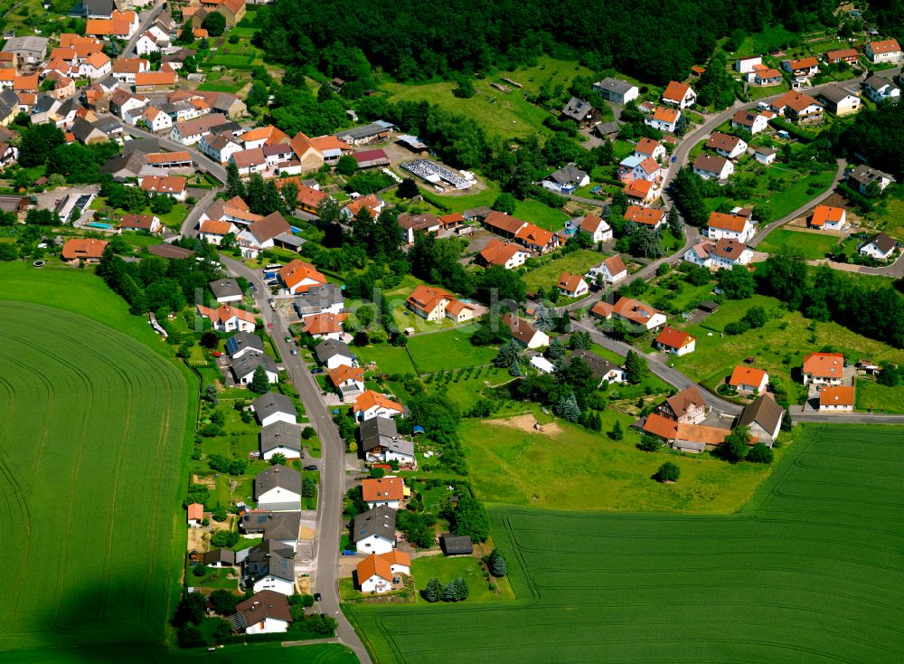 Dörnbach von oben - Dorfkern am Feldrand in Dörnbach im Bundesland Rheinland-Pfalz, Deutschland