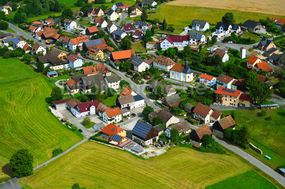 Drosendorf an der Aufseß von oben - Dorfkern am Feldrand in Drosendorf an der Aufseß im Bundesland Bayern, Deutschland