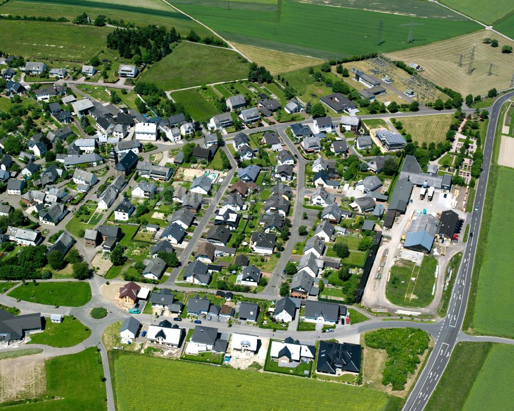 Dörth von oben - Dorfkern am Feldrand in Dörth im Bundesland Rheinland-Pfalz, Deutschland