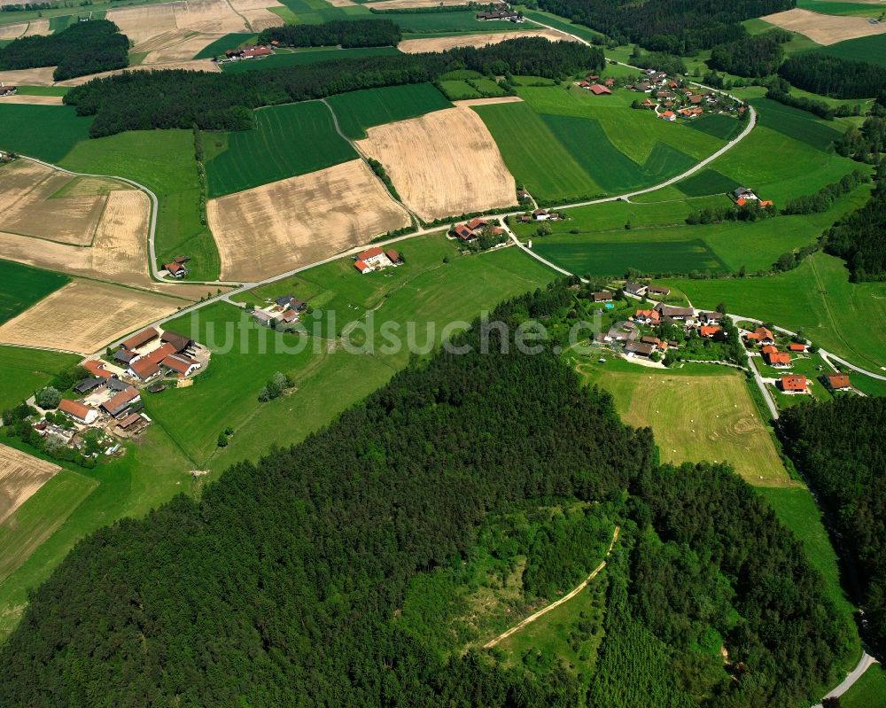 Döttenau von oben - Dorfkern am Feldrand in Döttenau im Bundesland Bayern, Deutschland