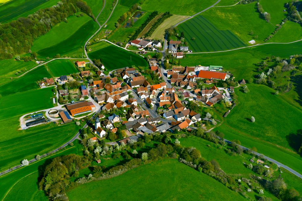 Ebersbrunn aus der Vogelperspektive: Dorfkern am Feldrand in Ebersbrunn im Bundesland Bayern, Deutschland