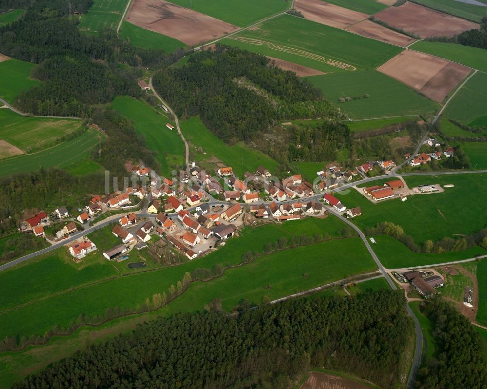 Ebersdorf aus der Vogelperspektive: Dorfkern am Feldrand in Ebersdorf im Bundesland Bayern, Deutschland