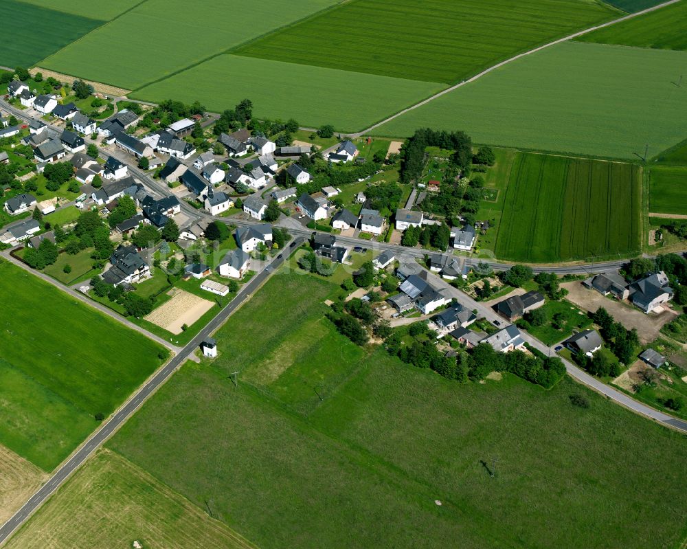 Ebschied aus der Vogelperspektive: Dorfkern am Feldrand in Ebschied im Bundesland Rheinland-Pfalz, Deutschland