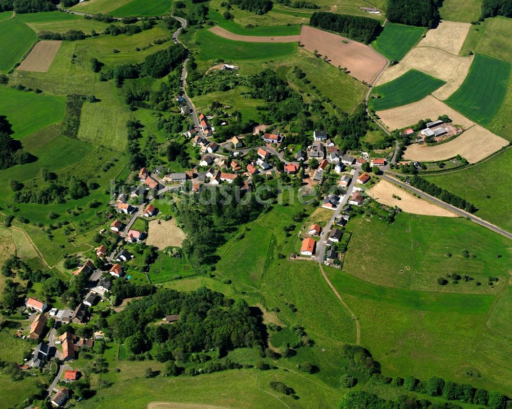 Eckersweiler von oben - Dorfkern am Feldrand in Eckersweiler im Bundesland Rheinland-Pfalz, Deutschland