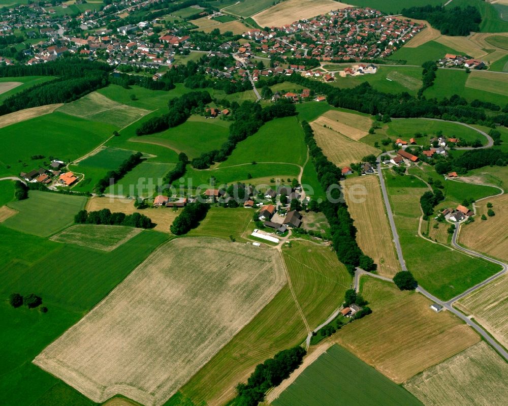 Edersdorf von oben - Dorfkern am Feldrand in Edersdorf im Bundesland Bayern, Deutschland