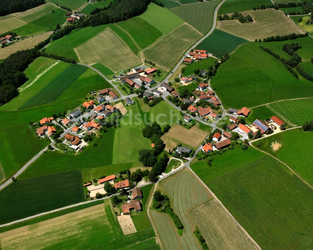 Luftaufnahme Eggerszell - Dorfkern am Feldrand in Eggerszell im Bundesland Bayern, Deutschland