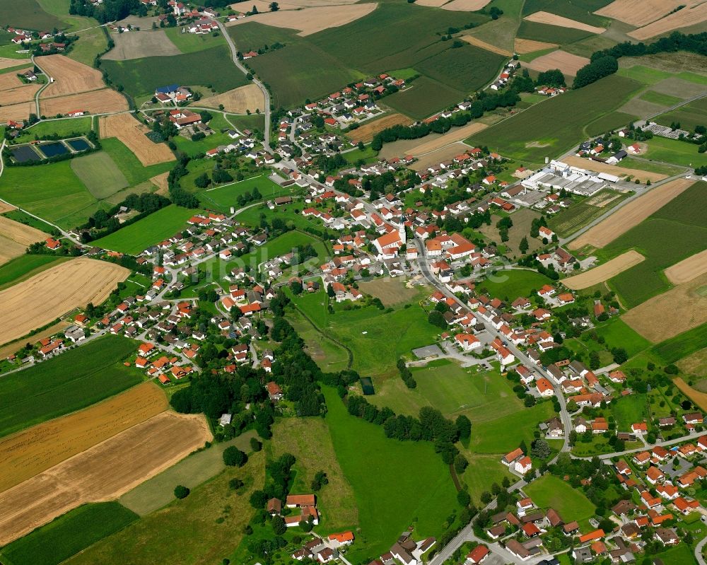 Luftaufnahme Egglham - Dorfkern am Feldrand in Egglham im Bundesland Bayern, Deutschland