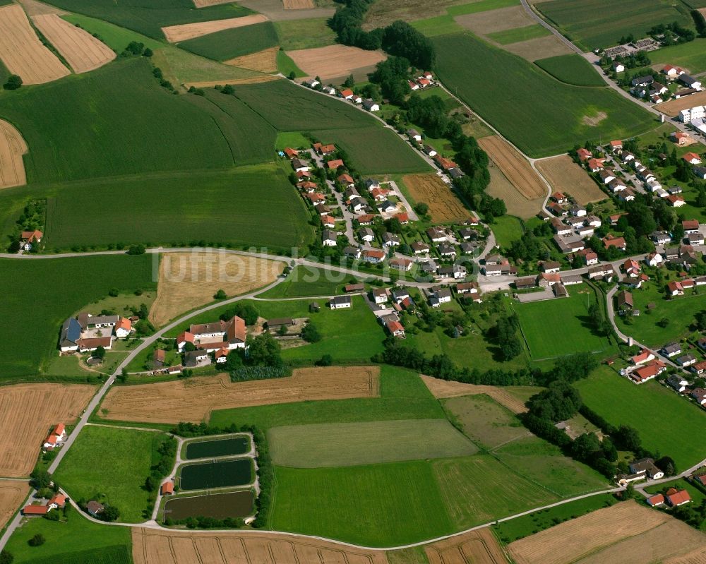 Egglham von oben - Dorfkern am Feldrand in Egglham im Bundesland Bayern, Deutschland