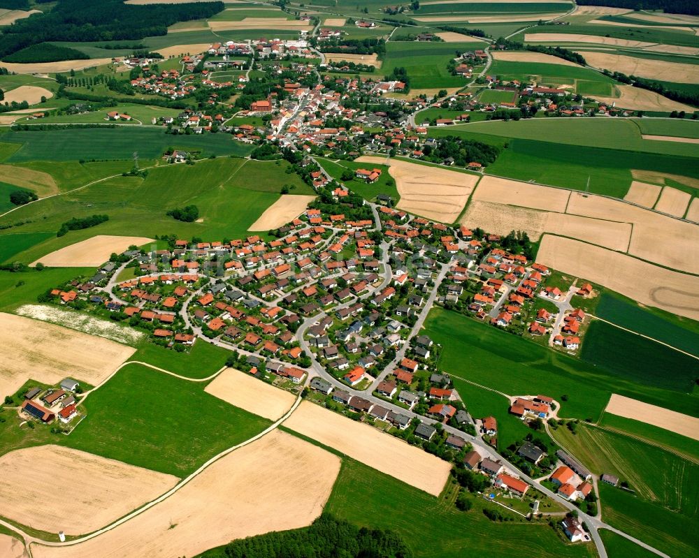 Eglsee von oben - Dorfkern am Feldrand in Eglsee im Bundesland Bayern, Deutschland