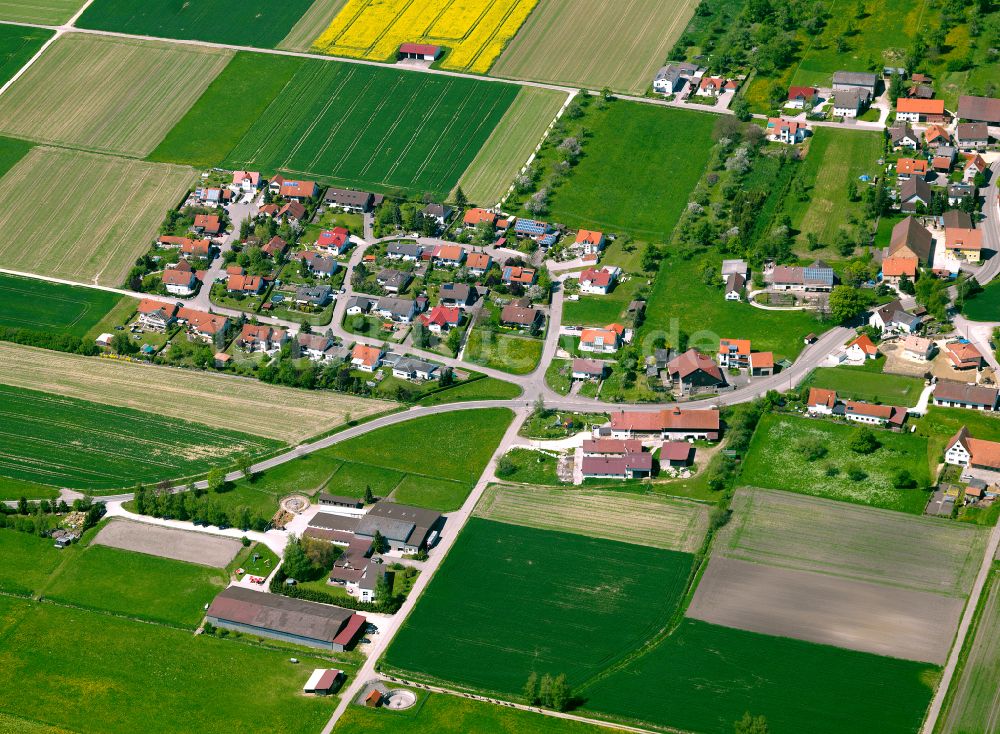 Ehingen (Donau) von oben - Dorfkern am Feldrand in Ehingen (Donau) im Bundesland Baden-Württemberg, Deutschland