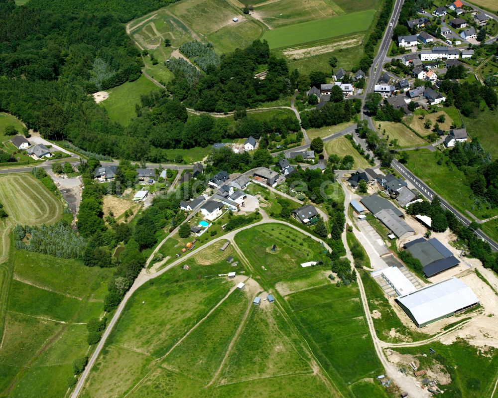 Ehr aus der Vogelperspektive: Dorfkern am Feldrand in Ehr im Bundesland Rheinland-Pfalz, Deutschland