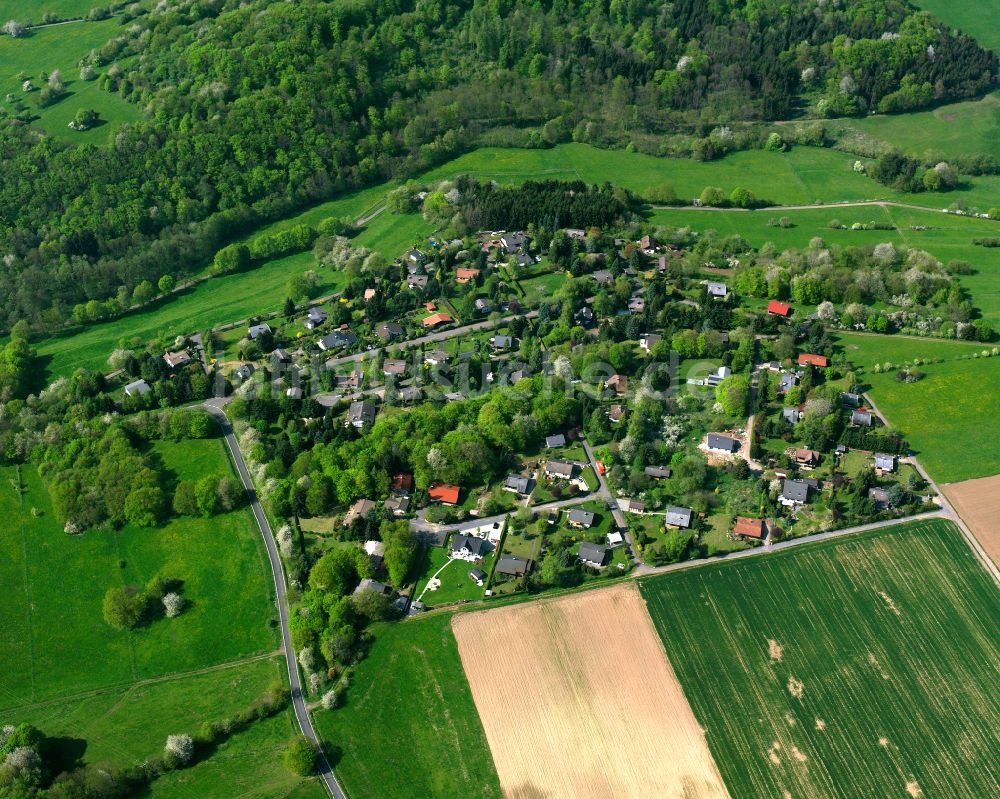 Eichelsachsen aus der Vogelperspektive: Dorfkern am Feldrand in Eichelsachsen im Bundesland Hessen, Deutschland