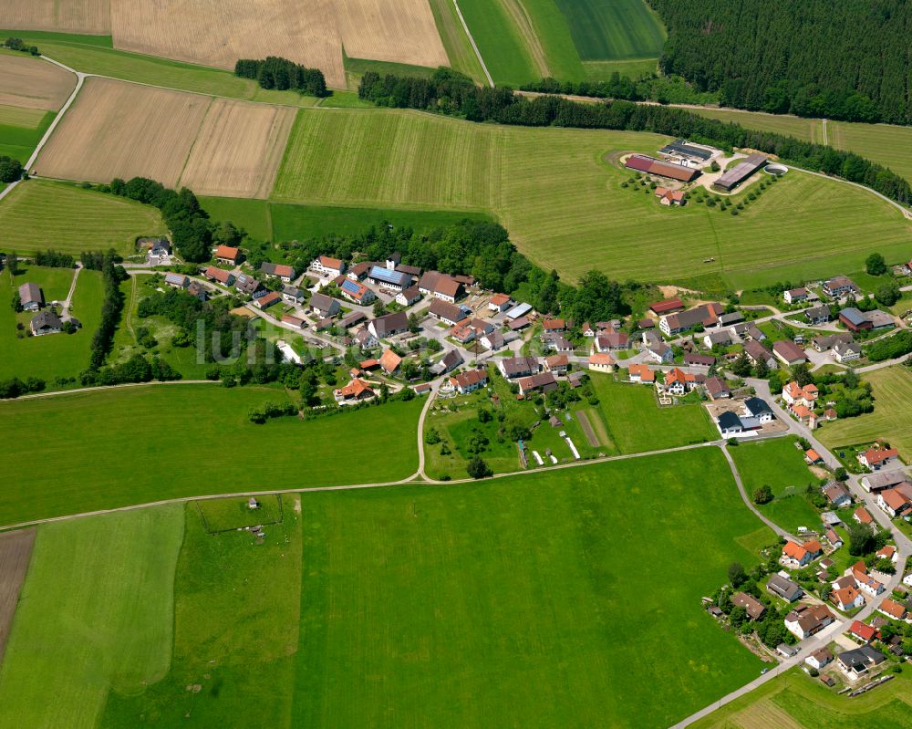 Eichenberg aus der Vogelperspektive: Dorfkern am Feldrand in Eichenberg im Bundesland Baden-Württemberg, Deutschland