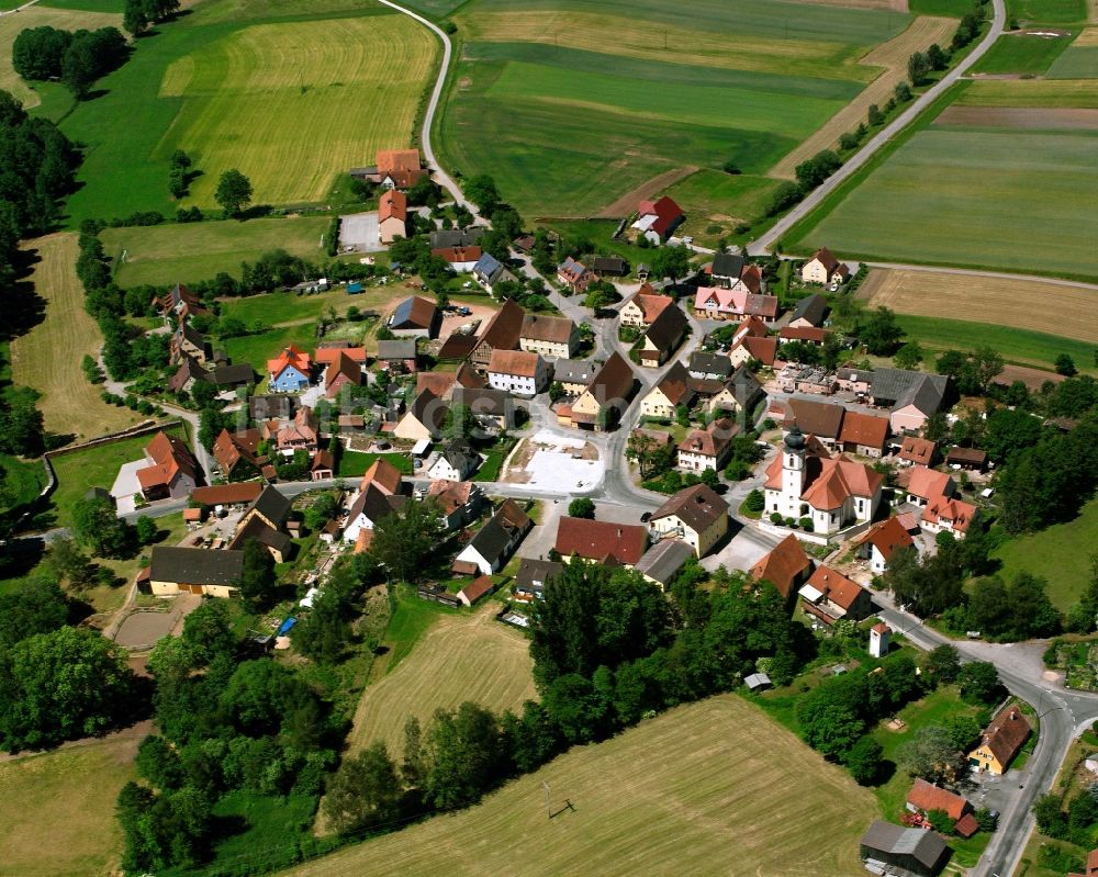 Luftaufnahme Elbersroth - Dorfkern am Feldrand in Elbersroth im Bundesland Bayern, Deutschland