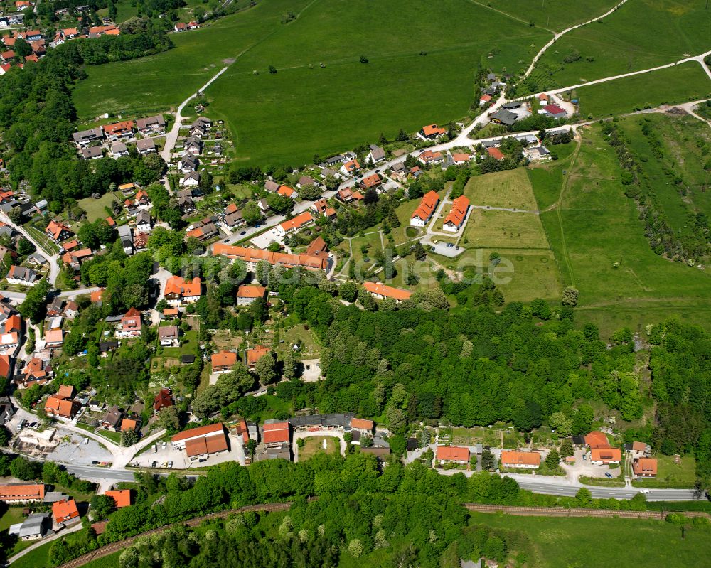 Elbingerode (Harz) aus der Vogelperspektive: Dorfkern am Feldrand in Elbingerode (Harz) im Bundesland Sachsen-Anhalt, Deutschland