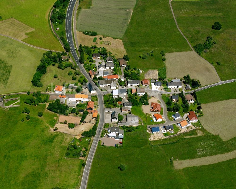 Luftaufnahme Ellenberg - Dorfkern am Feldrand in Ellenberg im Bundesland Rheinland-Pfalz, Deutschland