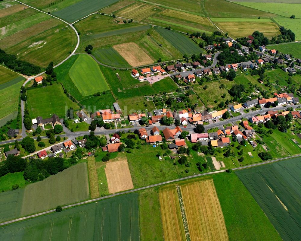 Ellershausen bei Münden aus der Vogelperspektive: Dorfkern am Feldrand in Ellershausen bei Münden im Bundesland Niedersachsen, Deutschland