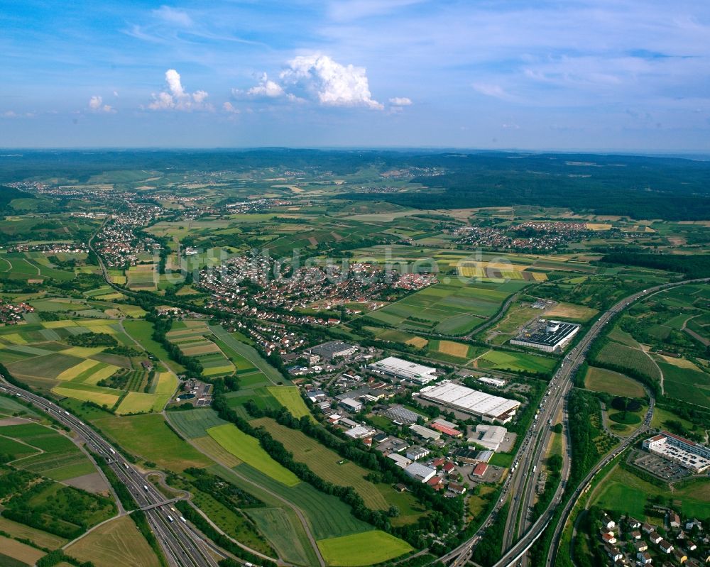 Luftaufnahme Ellhofen - Dorfkern am Feldrand in Ellhofen im Bundesland Baden-Württemberg, Deutschland